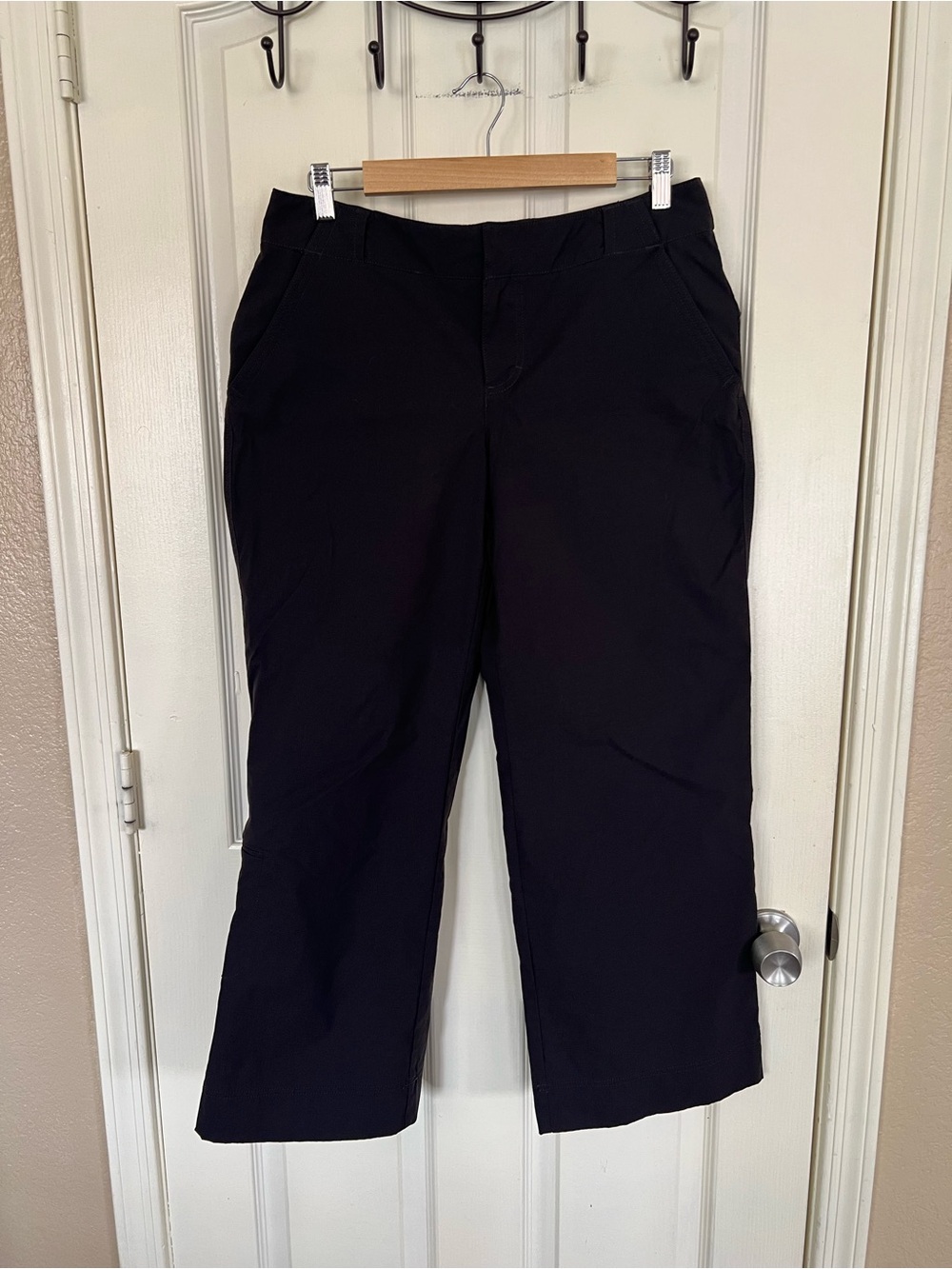 Athleta Black Crop Hiking Pants Petite 12P Nylon Stretch Travel